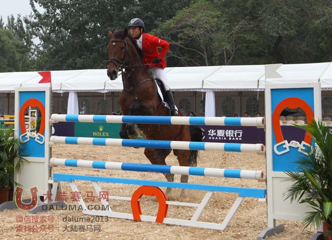 段义华策骑ADINKA马术世界杯第二站135-140cm热身赛排名第四.jpg