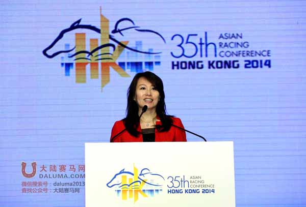 中国马术协会副秘书长田桦在第35届亚洲赛马会议上发言 大陆赛马网.jpg