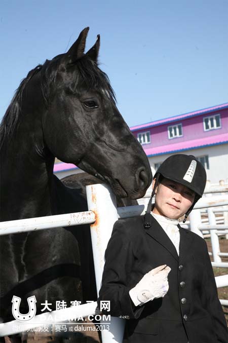 女骑手吉尔格力从北京回昭苏发展:梦想也可以在家乡放飞 大陆赛马网.jpg