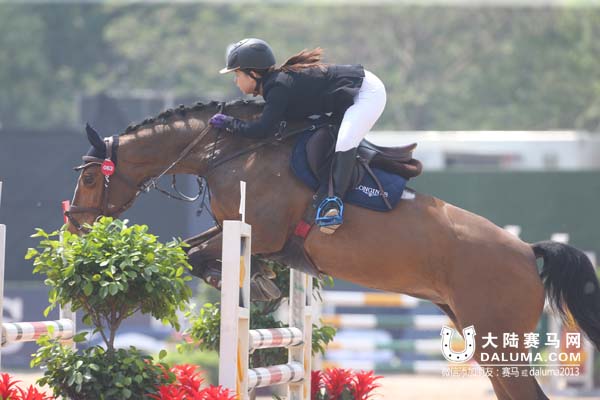 女骑手王韫婧 马术教给我的不止是冠军 大陆赛马网.jpg