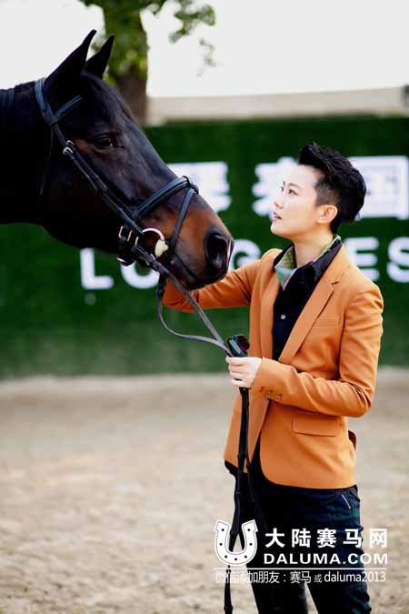 新生代偶像刘力扬看马术世界杯
：马术是智者的运动