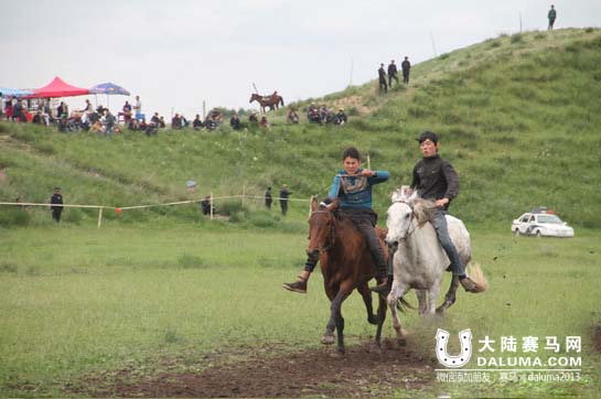 新疆新源县举办马上项目运动会上演草原版“速度与激情”