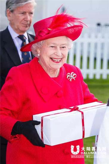 英女王现场观战2015年卡地亚女王杯马球锦标赛 大陆赛马网2.jpg