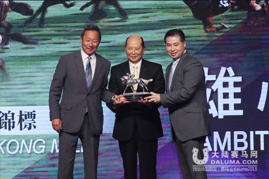 两届马王“雄心威龙”荣获终身成就奖 大陆赛马网.png