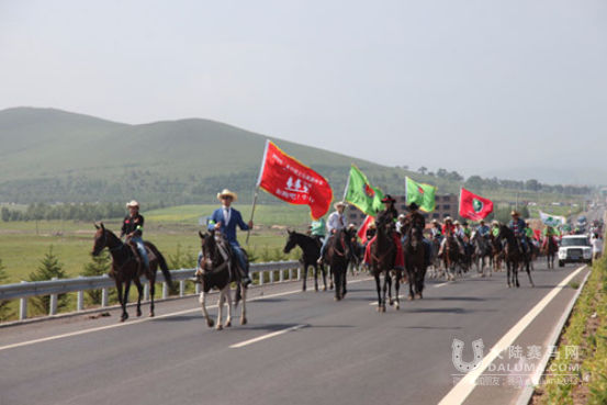首届中国牛仔节在坝上草原举办 大陆赛马网2.png
