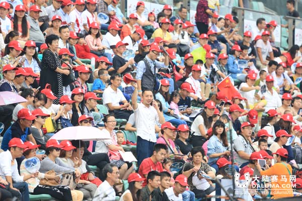 “中国梦·驭世界”2015武汉赛马秋季开锣赛暨CECF驭马文化节圆满落幕 大陆赛马网8.jpg