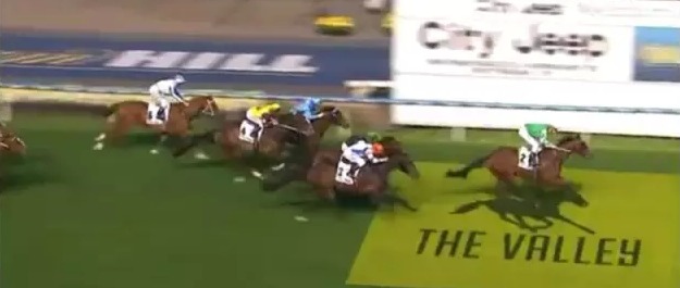 山西玉龙旗下赛马“玉龙王子”赢取澳洲10万澳币赛事冠军 大陆赛马网.jpg