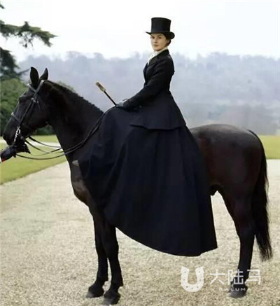看英剧学马术	�：《唐顿庄园》中优雅的骑姿你羡慕吗