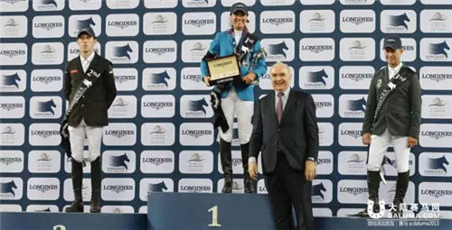 一场胜利两项冠军 葡萄牙女骑手问鼎浪琴环球马术冠军赛1.jpg