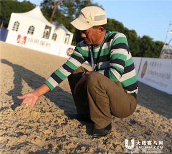 探秘
：中巡赛羊城总决赛马术赛场搭建细节