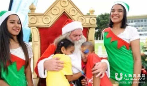 南非最大规模赛马比赛在开普敦举行 年仅三岁小选手获百万冠军奖金.jpg