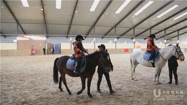 骑域国际青少年骑士院北京东五环骑士院盛大开幕 大陆赛马网 (1).jpg