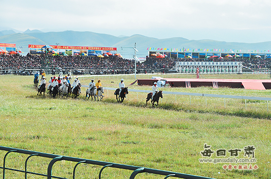 第十届格萨尔赛马节在玛曲隆重开幕
