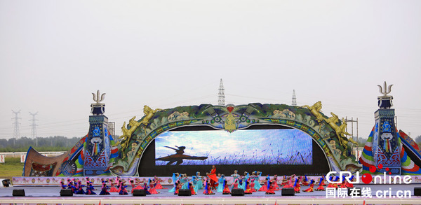 中国·内蒙古第三届国际马术节暨第二十届哲里木赛马节举行