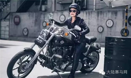 奶奶级骑手驻颜有秘籍!英国81岁老太参加马术表演获第二 7.jpg