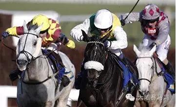 英国赛马会允许涉嫌强奸三名骑师参赛引争议.jpg