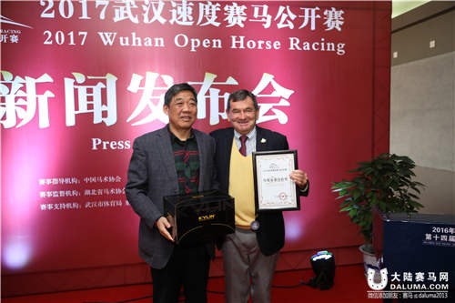 17日武汉速度赛马公开赛新闻发布会于东方马城召开5.jpg