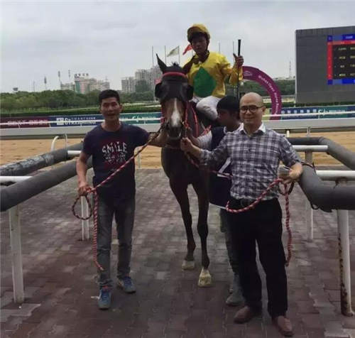 200万赛事奖金赞助,殷利殊持续助力中国赛马!15.jpg