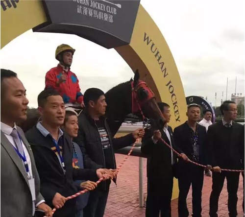 200万赛事奖金赞助,殷利殊持续助力中国赛马!54.jpg