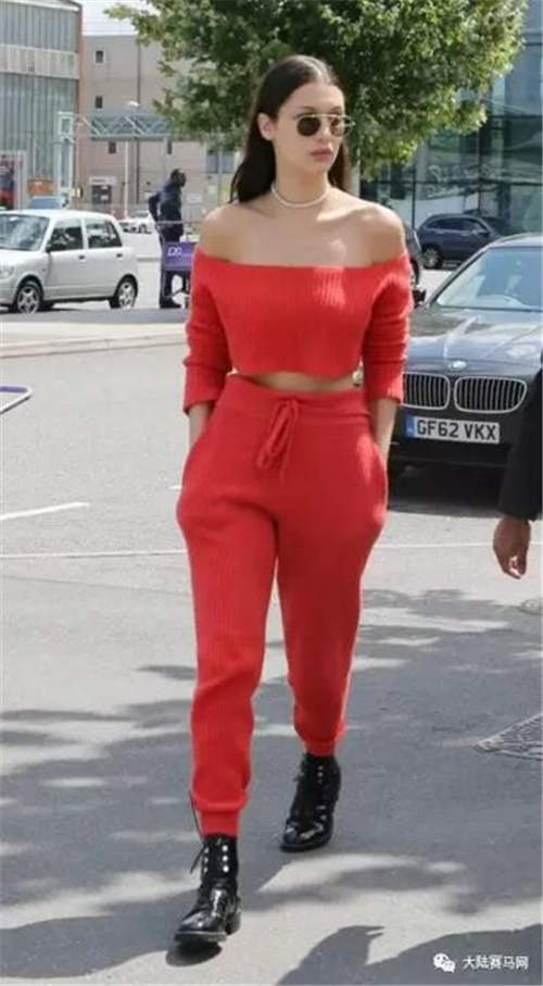 她是马术骑手,也是今年最红模特,丧着脸就能被时尚圈宠爱83.jpg