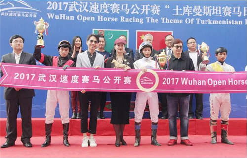 武汉“土库曼斯坦赛马日”:山西玉龙勇夺三冠独占鳌头8.jpg