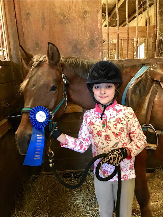 一小女孩在美国马术三项赛协会组织的破茧成蝶组合测试中荣获第一名01.jpg