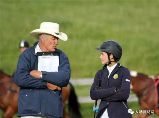 他不是骑手却在赛场上出现40年;他的经历让你了解马术的魅力3.jpg