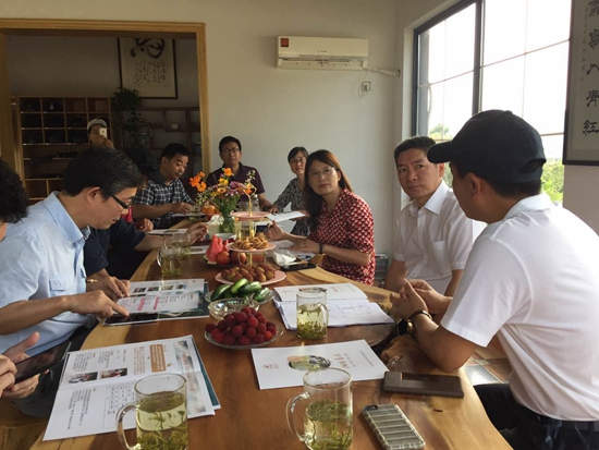 市体育局副局长季刚一行到进化调研马术俱乐部