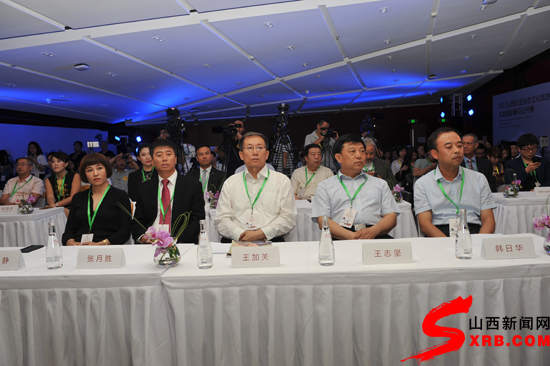 总奖金达1500万元的玉龙国际赛马公开赛24日开锣