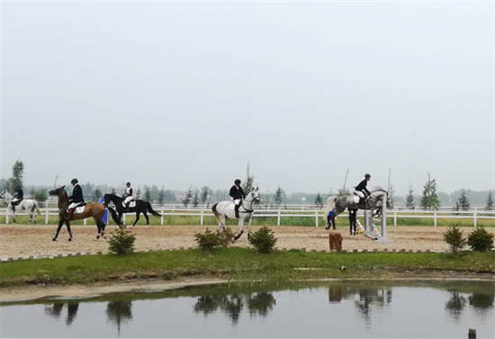 2017“黄龙杯”全国马术场地障碍冠军赛在农安开赛1.jpg