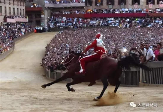 世界上最刺激的无鞍赛马又来了	：意大利锡耶那赛马节开幕