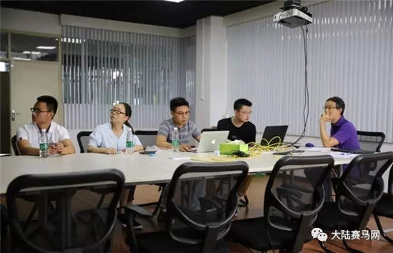 武汉商学院10名大学生研发VR全景马术课:营业额20多万,获跨国订单.webp (2).jpg