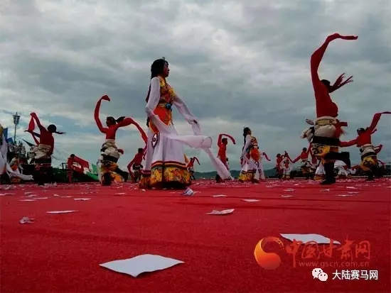 甘南玛曲第十届格萨尔赛马节开幕120万奖金、六省区636匹马竞技.webp (1).jpg