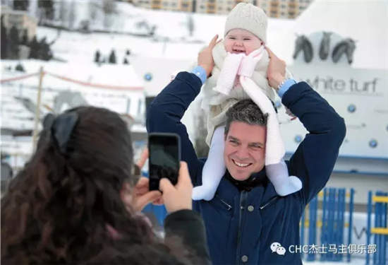 瑞士雪地赛马节:CHC赛驹再次出赛,马主感受别样驭马风情 (10).jpg