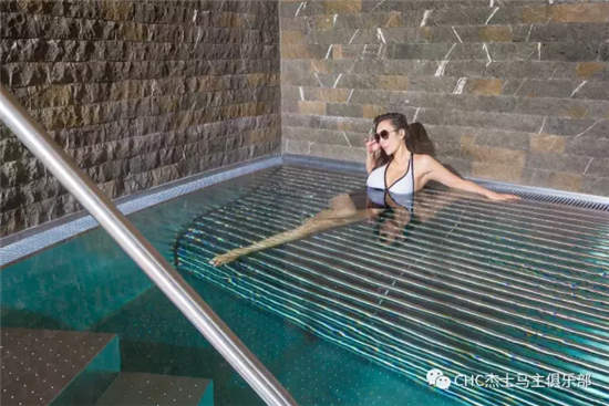 瑞士雪地赛马节:CHC赛驹再次出赛,马主感受别样驭马风情 (19).jpg