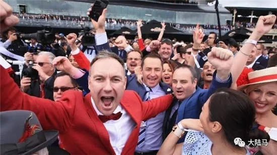 大开大合	，血脉贲张！1分08秒进账3000万，这就是赛马魅力之一