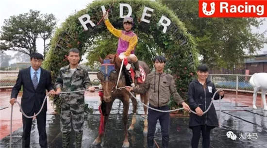 昆明中信莱德嘉丽泽10.21迎来第32赛马日�：快来青马商城猜头马�！
