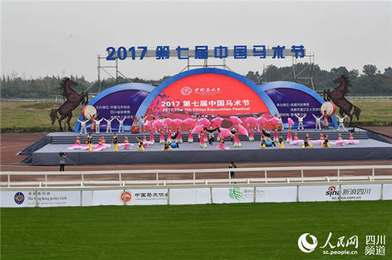 2017第七届中国马术节启幕 百马逐鹿温江2.jpg