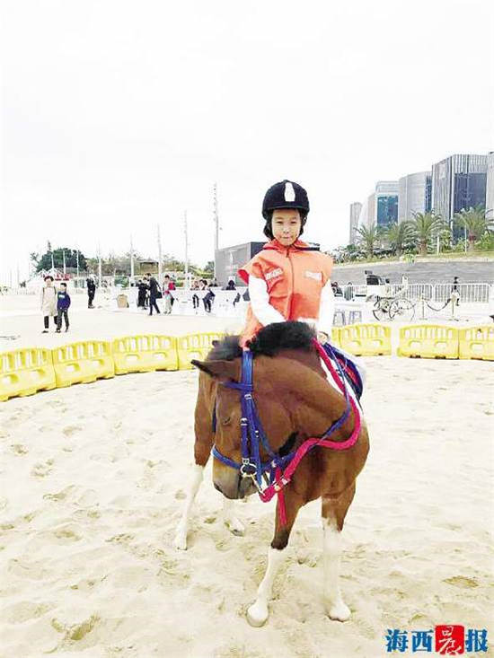 “跃马鹭岛,时尚生活”马术体验活动举行 获观众点赞2.jpg