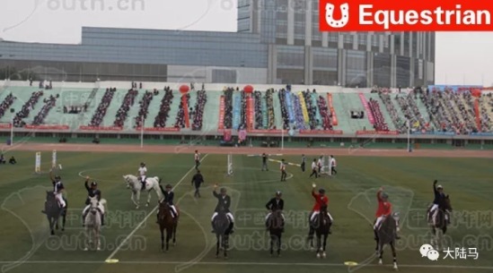 内蒙古一中学运动会惊现马术表演：未来将开设马术兴趣课