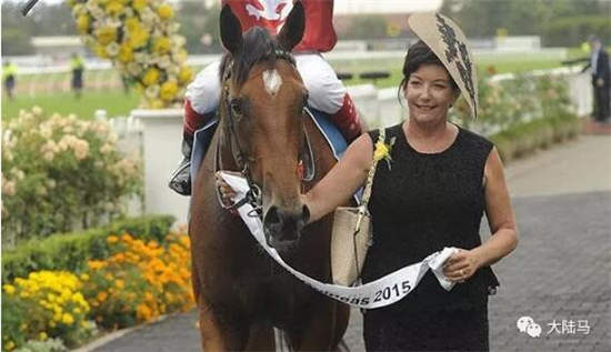 女练马师罗瑾夫人转战新加坡:与郎林、牛福东等中国马主渊源颇深3.jpg