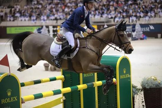 日内瓦国际马术节:法国骑手登顶劳力士十强赛5.jpg
