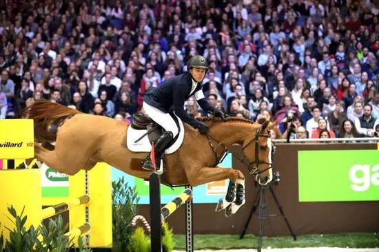日内瓦国际马术节:法国骑手登顶劳力士十强赛7.jpg
