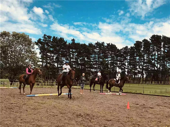 走进中信莱德嘉丽泽马会冬令营5-大陆赛马网.jpg