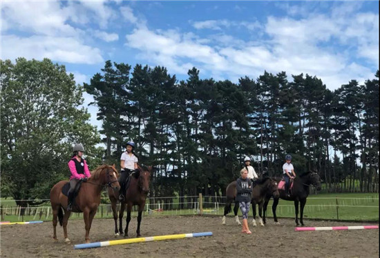 走进中信莱德嘉丽泽马会冬令营8-大陆赛马网.jpg