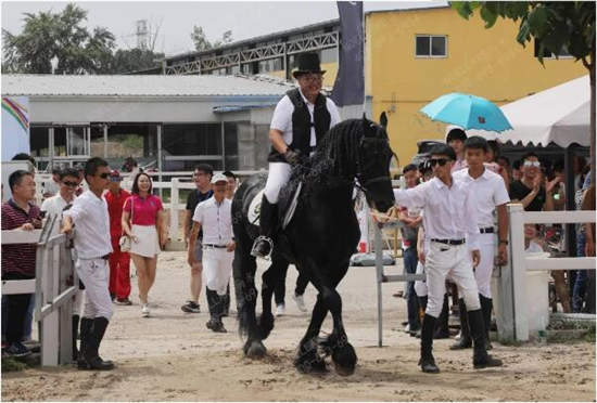hit-air来啦!护甲界“特斯拉”亮相中联骑士联盟十五周年马术嘉年华 (4).jpg
