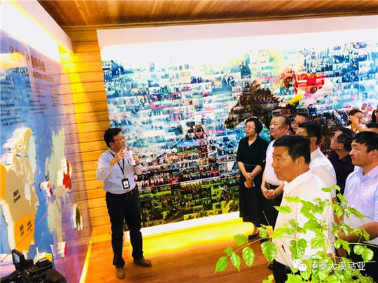 诺伊尔陪妻子参加马术比赛,鄂尔多斯市政协副主席视察伊泰大漠马业 (7).jpg