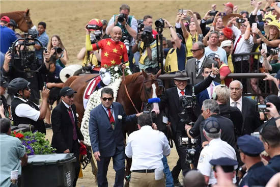 疯狂！纯血马巨擘库摩4.8亿破纪录价格购入CHC三冠王赛马“正义”育种权！