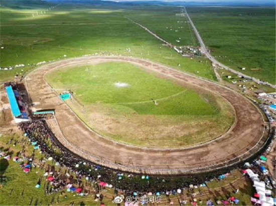 大美阿坝：【若尔盖一年一度的赛马节，我也想去看】