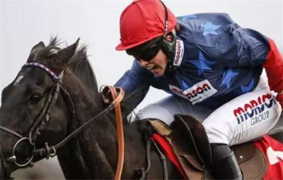 马闻早报丨英国女骑师坠马后受严重内伤